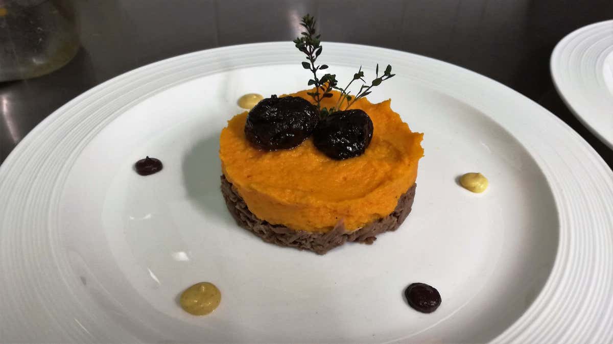 Entrée traiteur dressée à l’assiette
